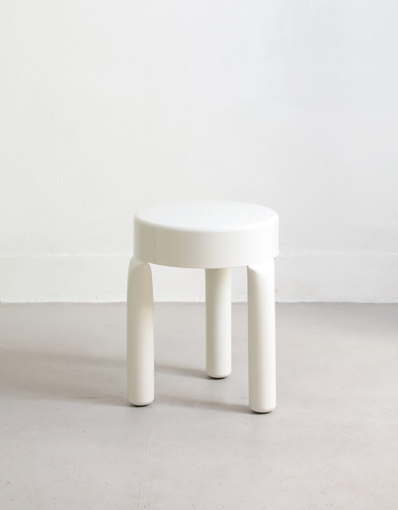 round white stool