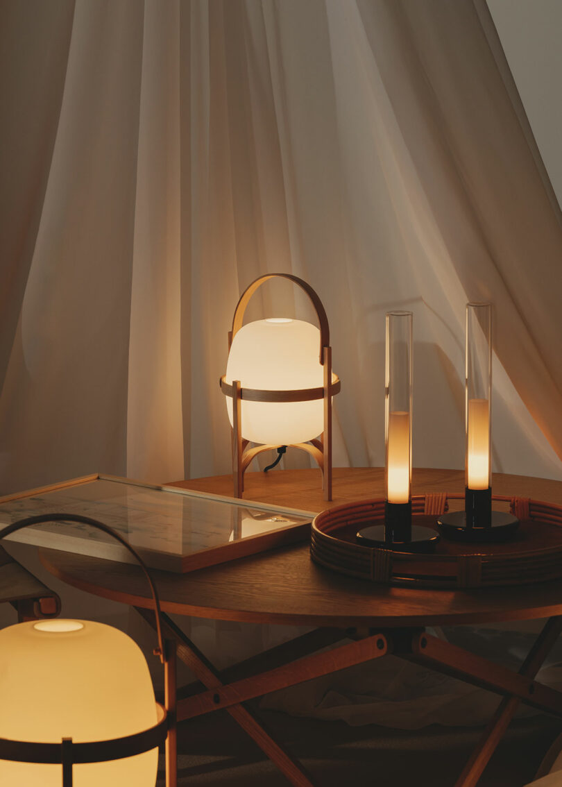 A lantern style table lamp.
