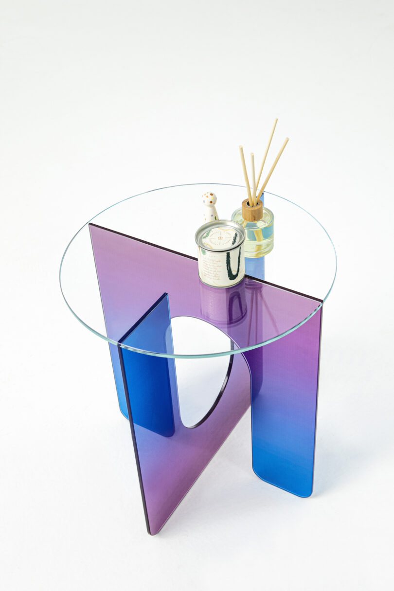 mesa de centro gradiente roxa e azul