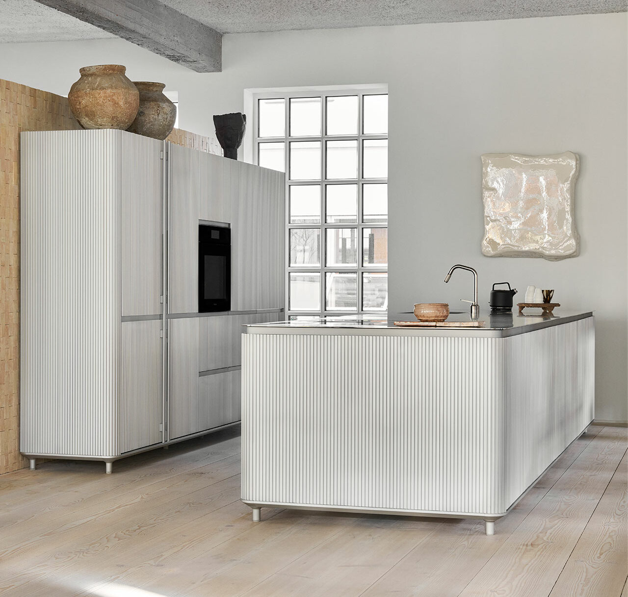 Vipp V3 Elevating Kitchens With A Modern Aluminum Masterpiece   Vipp V3 Aluminum Freestanding Kitchen 2 E1705083451542 