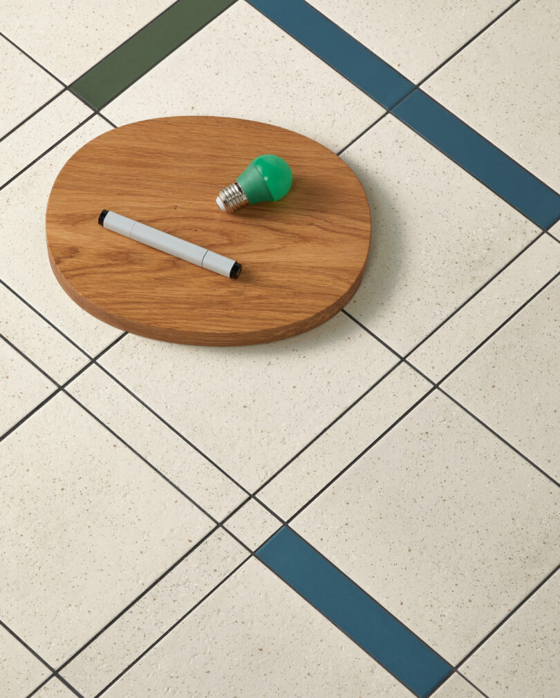 tray connected achromatic tiles