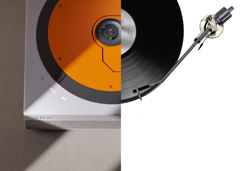 Split graphic of the Vivia turntable for compact discs on left side, and a traditional turntable and record on the right.