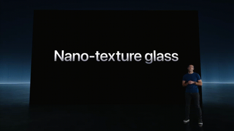 Animated gif showcasing the nano-texture glass of the new Apple iPad Pro