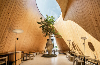 Harudot: An Undulating, Beachside Café in Chonburi, Thailand