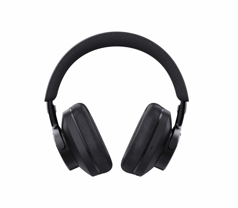 The Melomania P100 black over-ear headphones feature padded ear cups and an adjustable headband, shown elegantly against a white background.