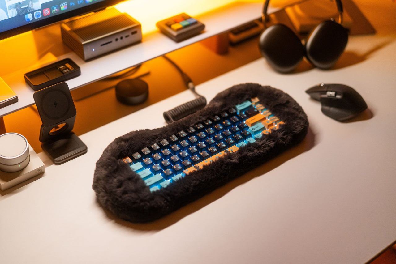 This Cat-Inspired Keyboard Comes Complete With a Furry Frame