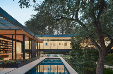 A Cantilevered Home in Austin Embraces Its Natural Landscape