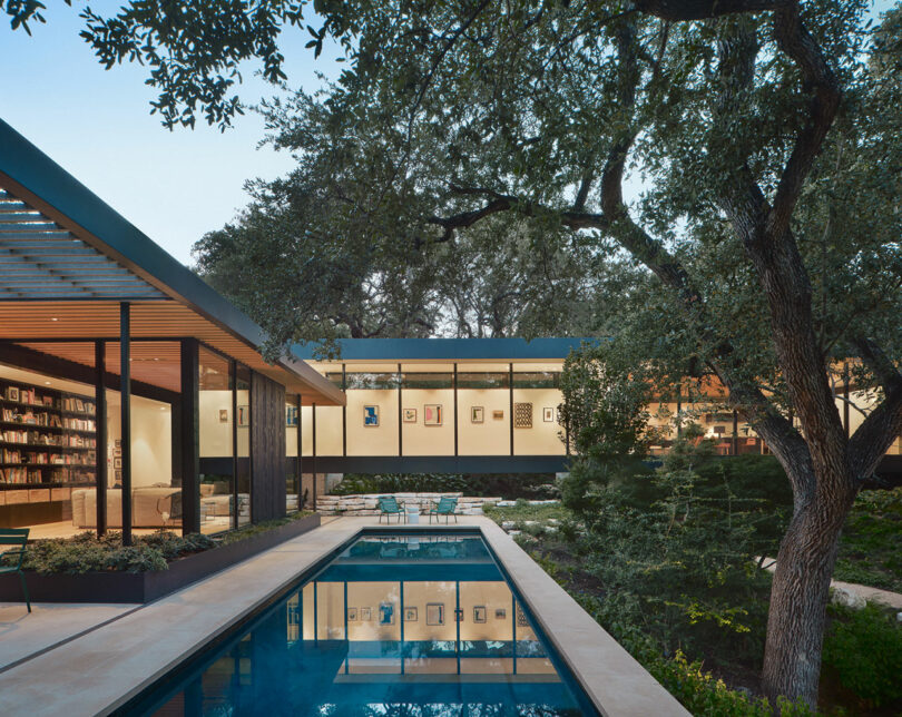 A Cantilevered Home in Austin Embraces Its Natural Landscape