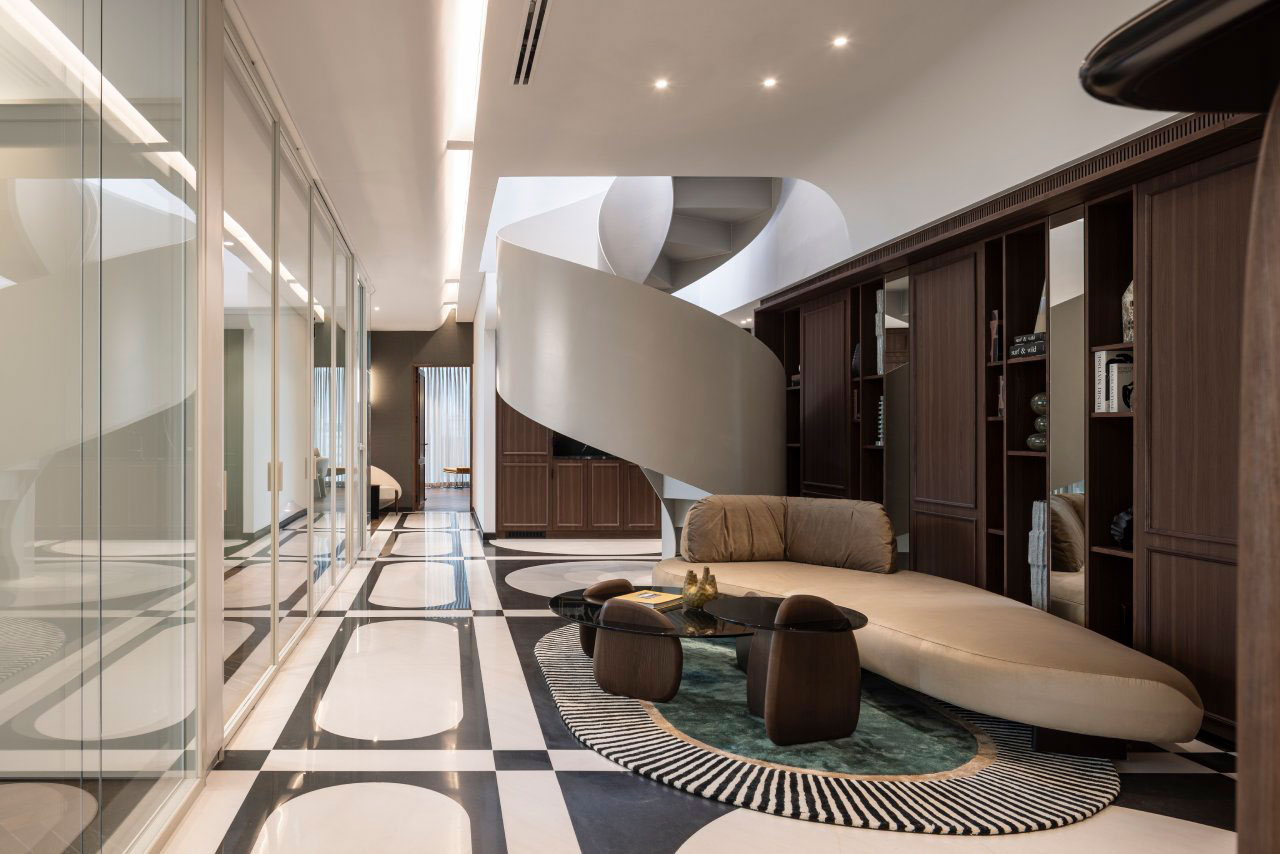 A Financial Office in Israel Blends Classic and Modern Touches