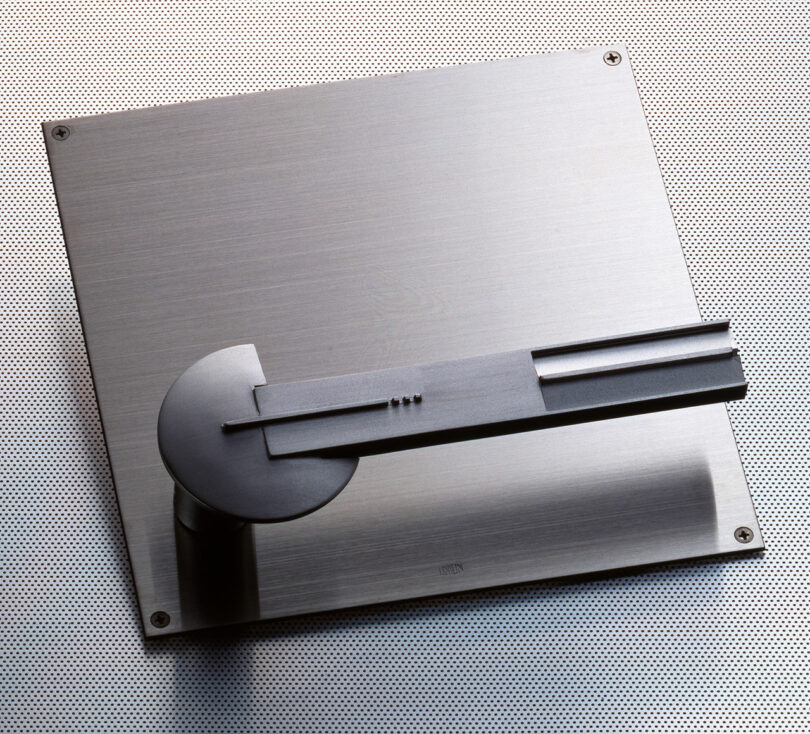 Take 5: Modern Hardware, Moiré, a Monumental Table + More