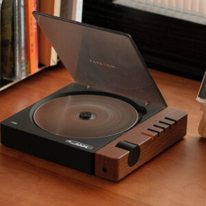 The Syitren R300 Is a Modern CD Player With a Retro Feel