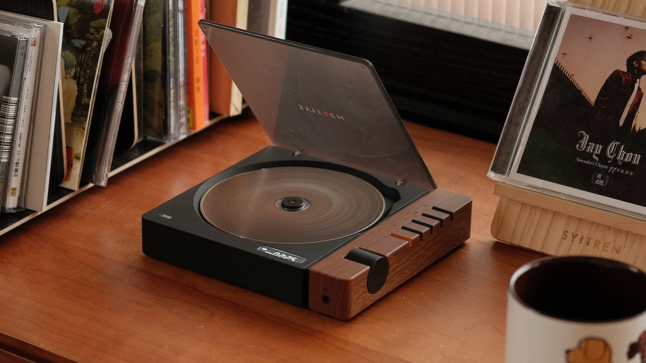 The Syitren R300 Is a Modern CD Player With a Retro Feel