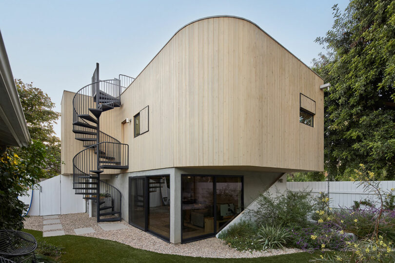 A Curvy Backyard ADU Channels Colorful Venice Vibes and Minimalism