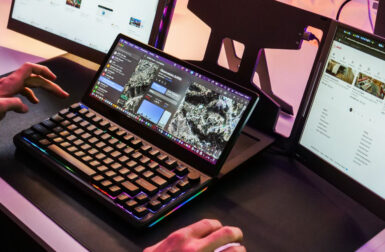 This Mechanical Keyboard Has a Touch Display Built Right Into It
