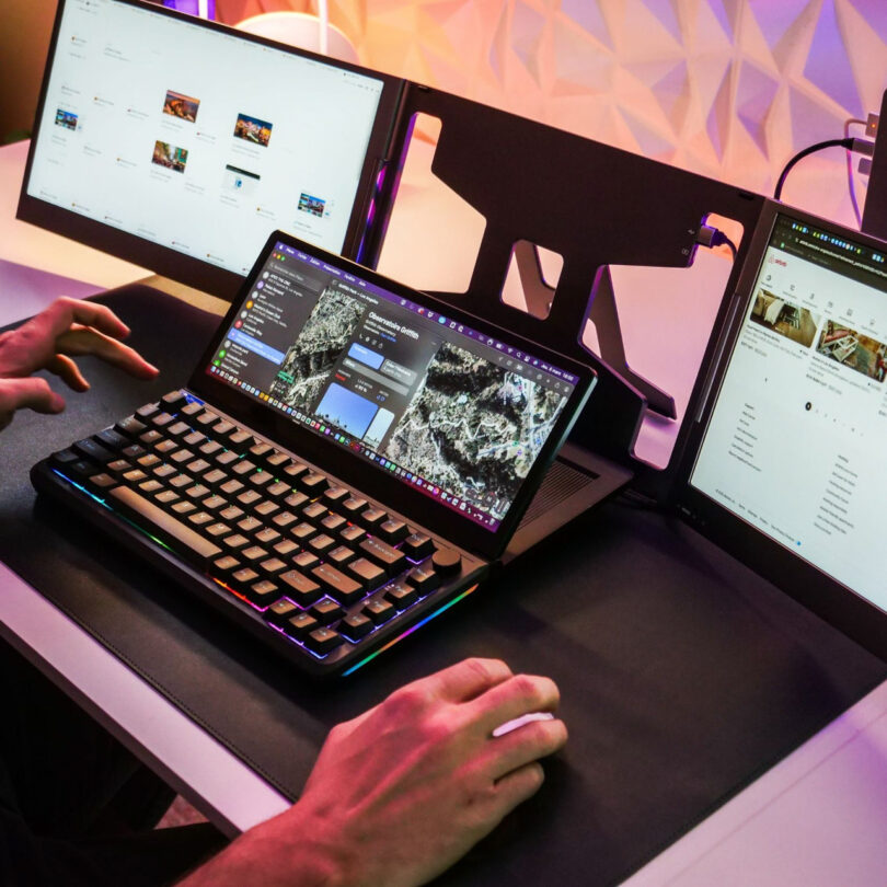 This Mechanical Keyboard Has a Touch Display Built Right Into It