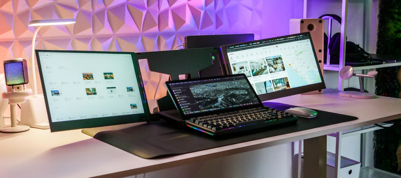 This Mechanical Keyboard Has a Touch Display Built Right Into It