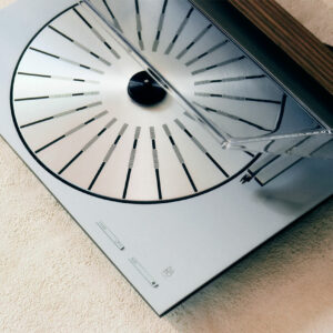 Bang & Olufsen's Beosystem 3000c Brings Back a Vinyl Icon