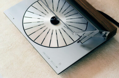 Bang & Olufsen's Beosystem 3000c Brings Back a Vinyl Icon