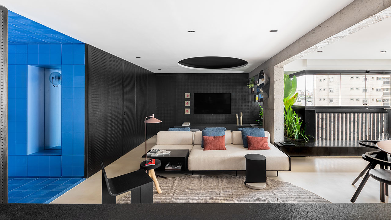 FM Apartment in Brazil Pairs Industrial Design With Vibrant Hues