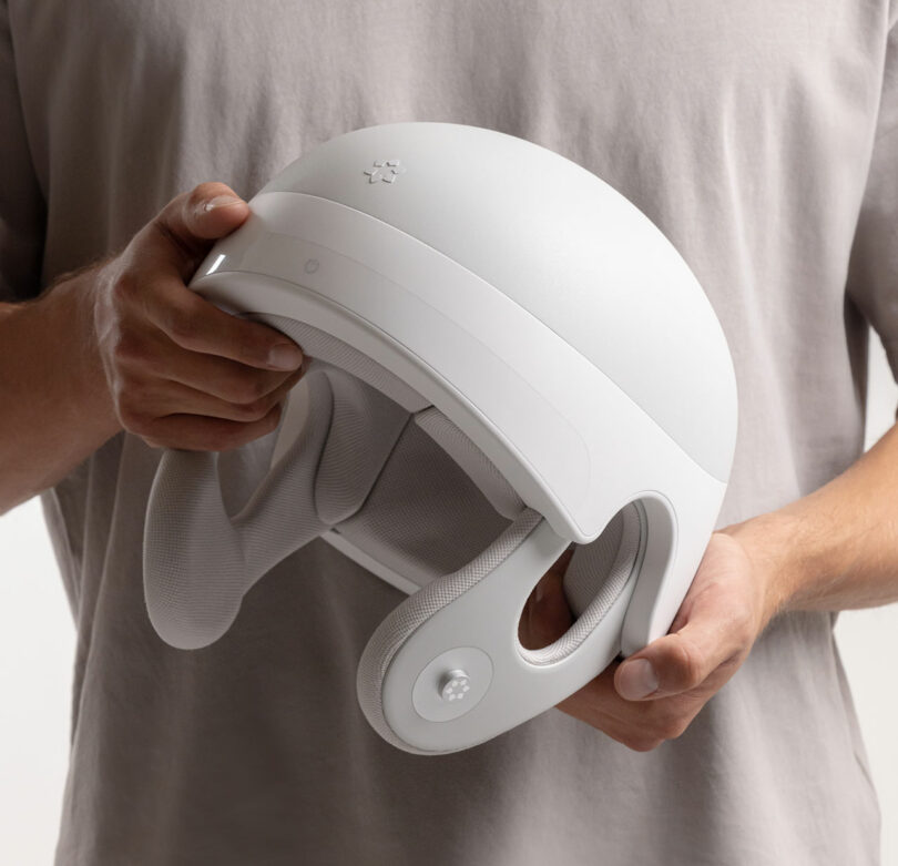 Lily chemotherapy helmet blond luminate 1 810x781