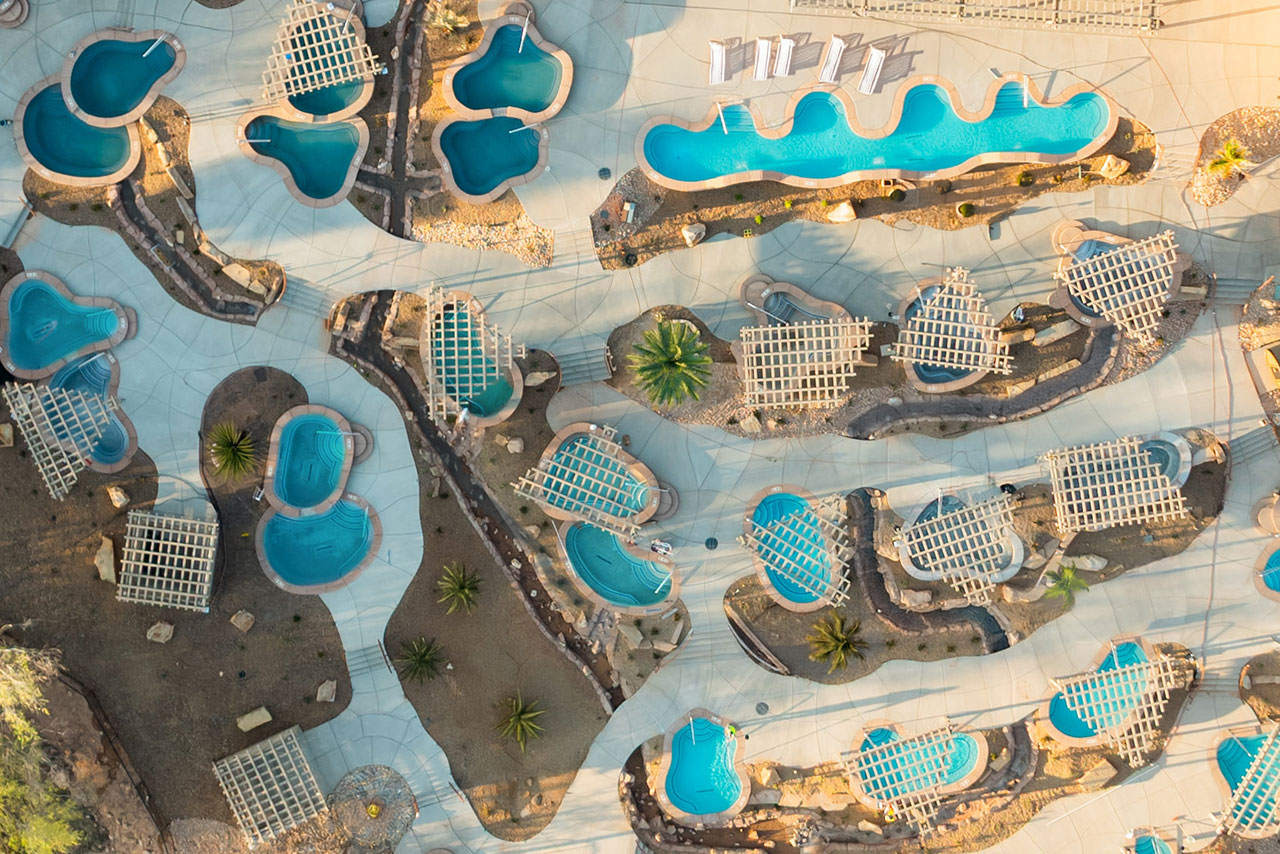 Take 5: Geothermal Pools, Bold Bathrooms, Pill Cases + More