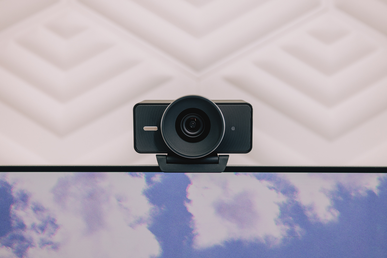 The Elgato Facecam 4K Supports Swappable Camera Filters