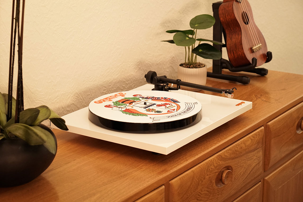 Orange Amplifiers Rocks on With the New Premium O Turntable