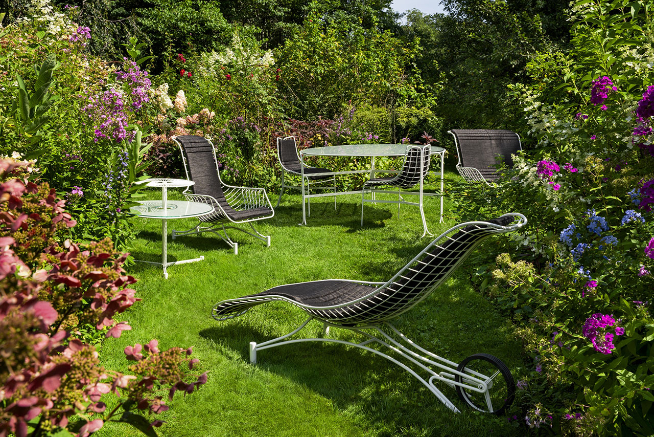 HOLLY HUNT Reissues Vladimir Kagan's Capricorn Collection