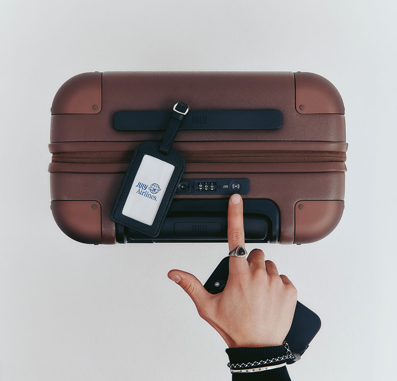 July's New CaseSafe Suitcase Has Integrated Tracking