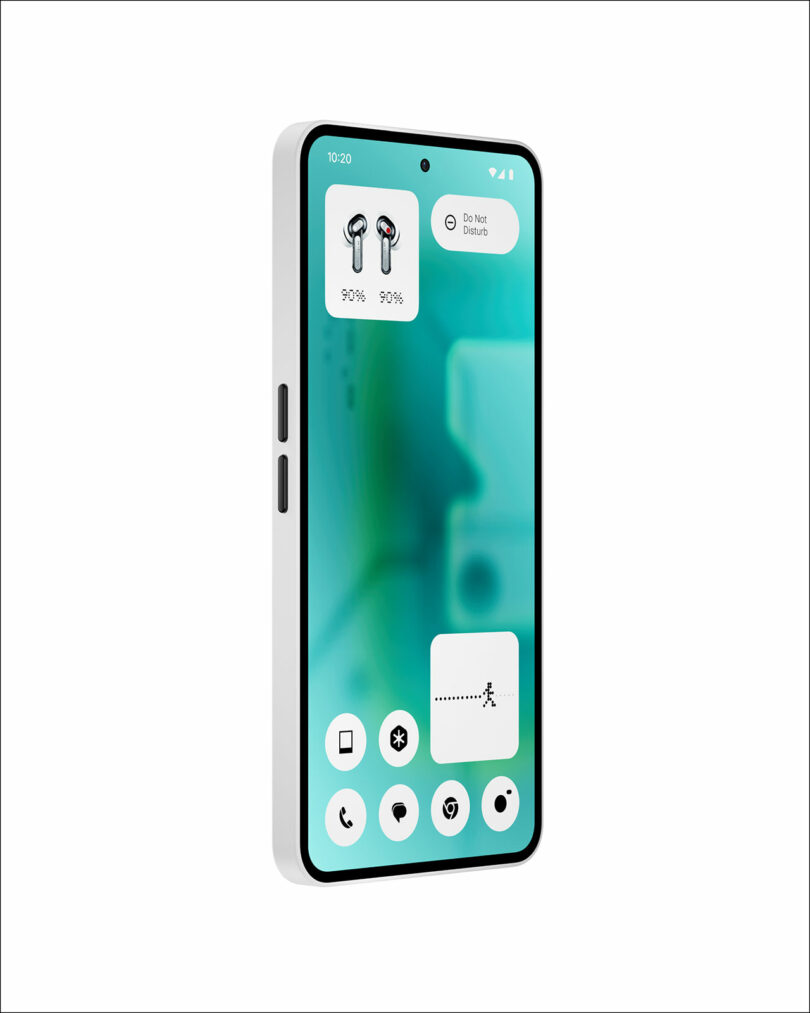 Smartphone moderno con marco blanco que muestra una pantalla de inicio minimalista que incluye el estado de la batería de los auriculares inalámbricos y varios íconos de aplicaciones sobre un fondo verde-azul.