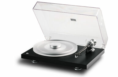 Pro-Ject's Debut Reference 10 Turntable Mixes Vintage With Performance