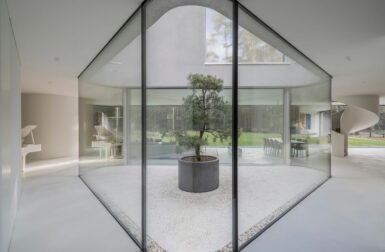 The Trim House by KWK Promes Splits the Difference